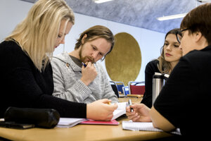 Studenter i klassrum.